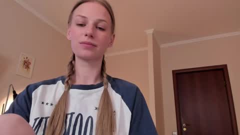 Alice  online show from May 3, 12:11 pm