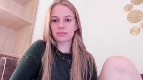 Alice  online show from November 6, 1:03 pm