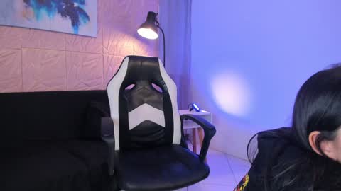 KAYLEE online show from January 30, 7:50 am