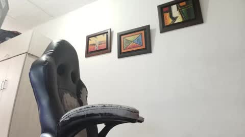 magic_milk23 online show from October 3, 8:50 pm