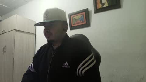 magic_milk23 online show from October 10, 4:18 am