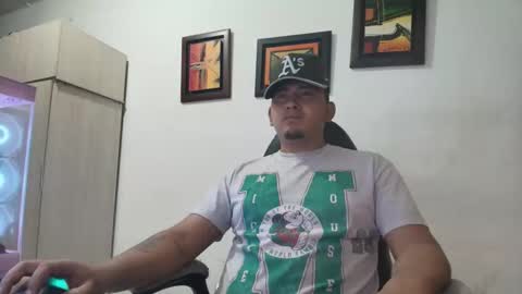 magic_milk23 online show from December 14, 2:07 am