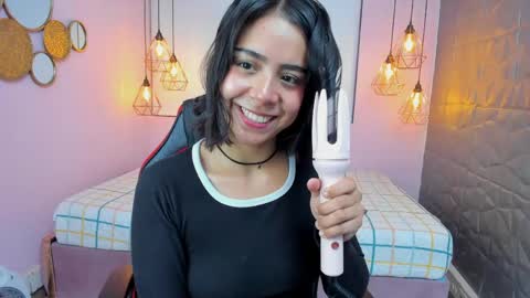Oliviah online show from June 6, 1:06 pm