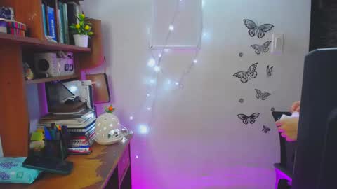 LIZZIE  SEE BELOW IMPORTANT INFORMATION online show from December 15, 10:15 pm