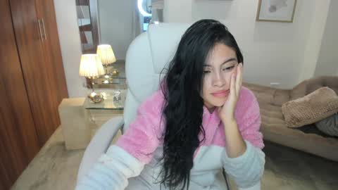 Maiite Collins  online show from January 5, 7:07 am