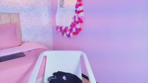 Snapshot of mailyn_rose chatting on October 23, 6:31 pm mailyn_rose online show from October 23, 6:31 pm