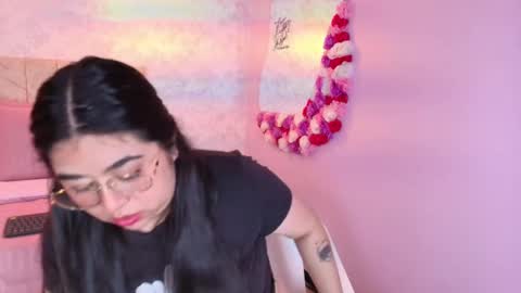Snapshot of mailyn_rose chatting on October 21, 4:54 pm mailyn_rose online show from October 21, 4:54 pm