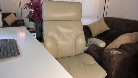 malena99_ online show from May 3, 9:10 pm