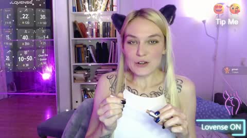 Snapshot of mali_sia chatting on December 4, 3:42 am Mischelle online show from December 4, 3:42 am