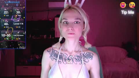 Snapshot of mali_sia chatting on October 6, 1:34 am Mischelle online show from October 6, 1:34 am