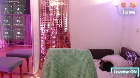 Snapshot of mali_sia chatting on December 6, 3:46 am Mischelle online show from December 6, 3:46 am