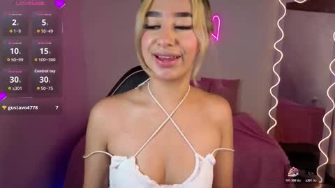 Malory  online show from October 28, 7:26 pm