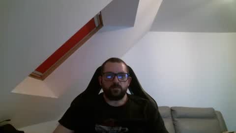 breton online show from May 18, 7:42 pm