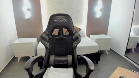 M A L U online show from January 14, 7:22 pm