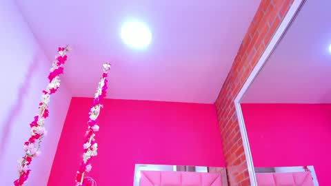 Melanie online show from December 1, 4:32 pm