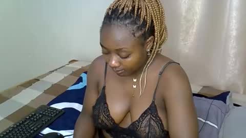 Snapshot of mama_pussie chatting on October 21, 11:15 am mama_pussie online show from October 21, 11:15 am