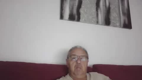 Snapshot of mambow99 chatting on October 16, 12:43 am OLDMANFREE online show from October 16, 12:43 am