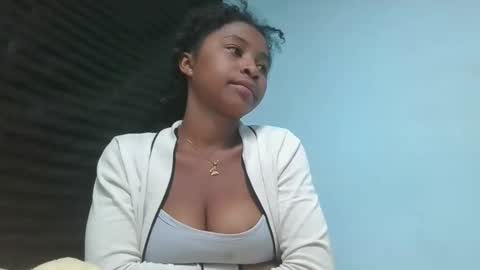mamieriela online show from May 15, 6:04 pm