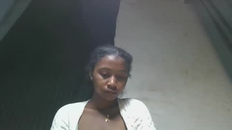 mamieriela online show from May 7, 7:26 am