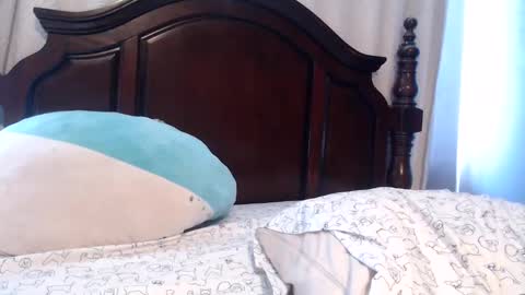 Mami Twishy online show from November 4, 4:30 pm