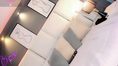 manellyksparklee online show from April 25, 2:14 pm