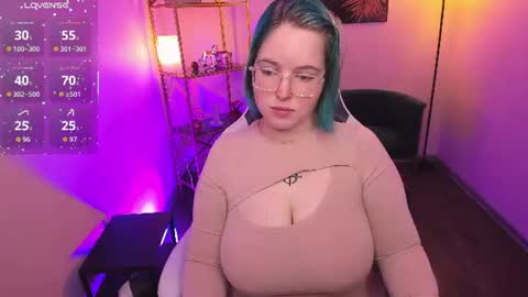 manic_pixie_ online show from June 14, 3:25 pm