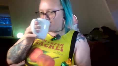 ManicPixiePop online show from May 8, 12:49 am