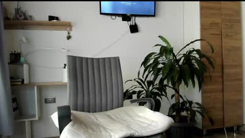manucute 23  online show from June 23, 3:51 pm