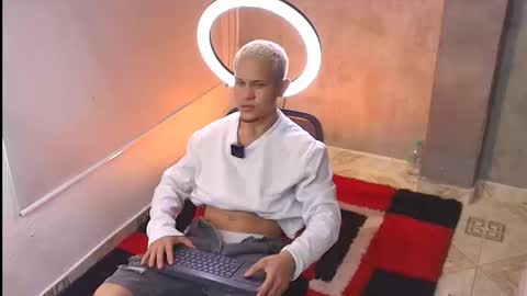 Manuel online show from March 21, 8:57 pm