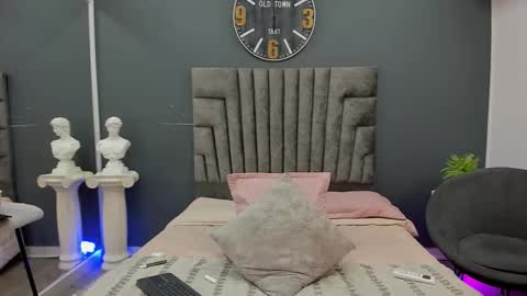 Manuel Rivero online show from March 12, 3:43 am