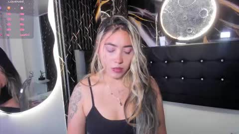 Snapshot of manuelaveelez chatting on October 8, 3:02 am Manuela online show from October 8, 3:02 am