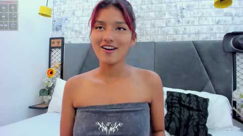 Maray Lous  online show from February 5, 8:23 pm