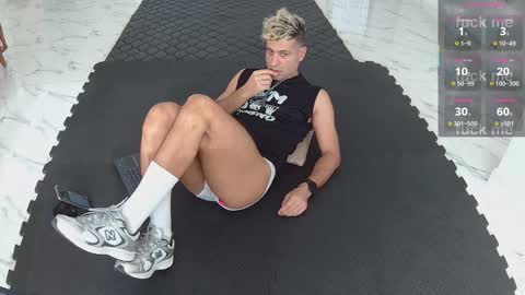 Snapshot of marco_athlete chatting on October 14, 5:21 am sillas online show from October 14, 5:21 am