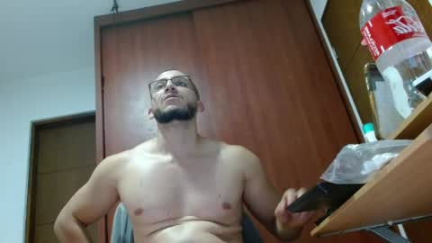 Snapshot of marcusmilarc chatting on March 11, 12:22 am   online show from March 11, 12:22 am