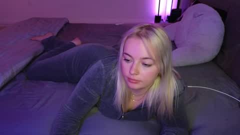 Snapshot of margot_robbie7 chatting on October 16, 11:36 pm margot_robbie7 online show from October 16, 11:36 pm