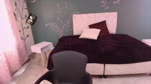 M A R I A N A online show from February 20, 7:30 pm