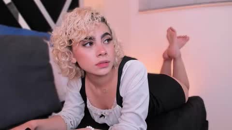 Snapshot of marian_pinzon chatting on September 21, 3:21 am Marian online show from September 21, 3:21 am