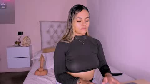 Mariana Roe online show from March 6, 7:25 am