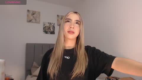 Mariana online show from June 19, 9:43 pm