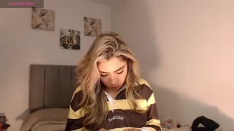 Mariana online show from June 25, 2:52 am