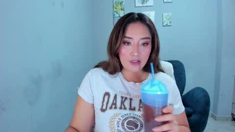 Snapshot of mariana_owen chatting on October 18, 10:47 pm online show from October 18, 10:47 pm