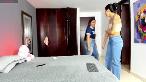 MARIANA Y VALENTINA online show from June 22, 11:17 am