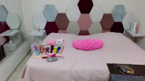 mariana online show from June 11, 12:54 am