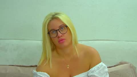 Maria online show from May 2, 6:25 pm