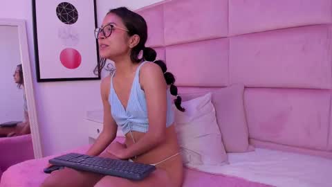 Snapshot of marianna_ray_ chatting on February 22, 6:41 pm marianna_ray_ online show from February 22, 6:41 pm
