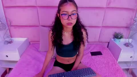 Snapshot of marianna_ray_ chatting on February 13, 12:32 pm marianna_ray_ online show from February 13, 12:32 pm