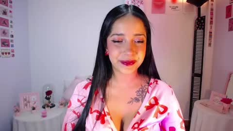 Nicolle online show from May 17, 5:00 pm