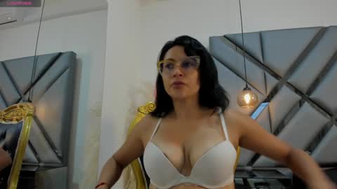 Maria Evans  online show from January 6, 7:02 pm