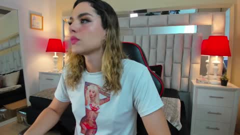 mariiahneedles online show from January 10, 8:15 pm