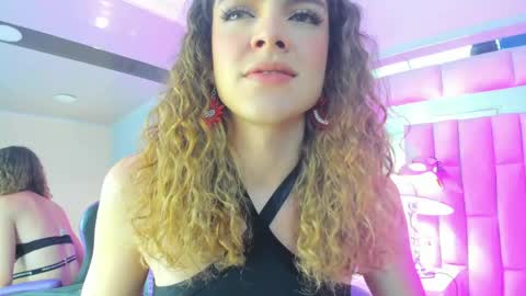 mariiahneedles online show from April 30, 9:52 pm
